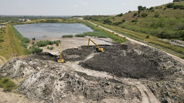 Dam desilting